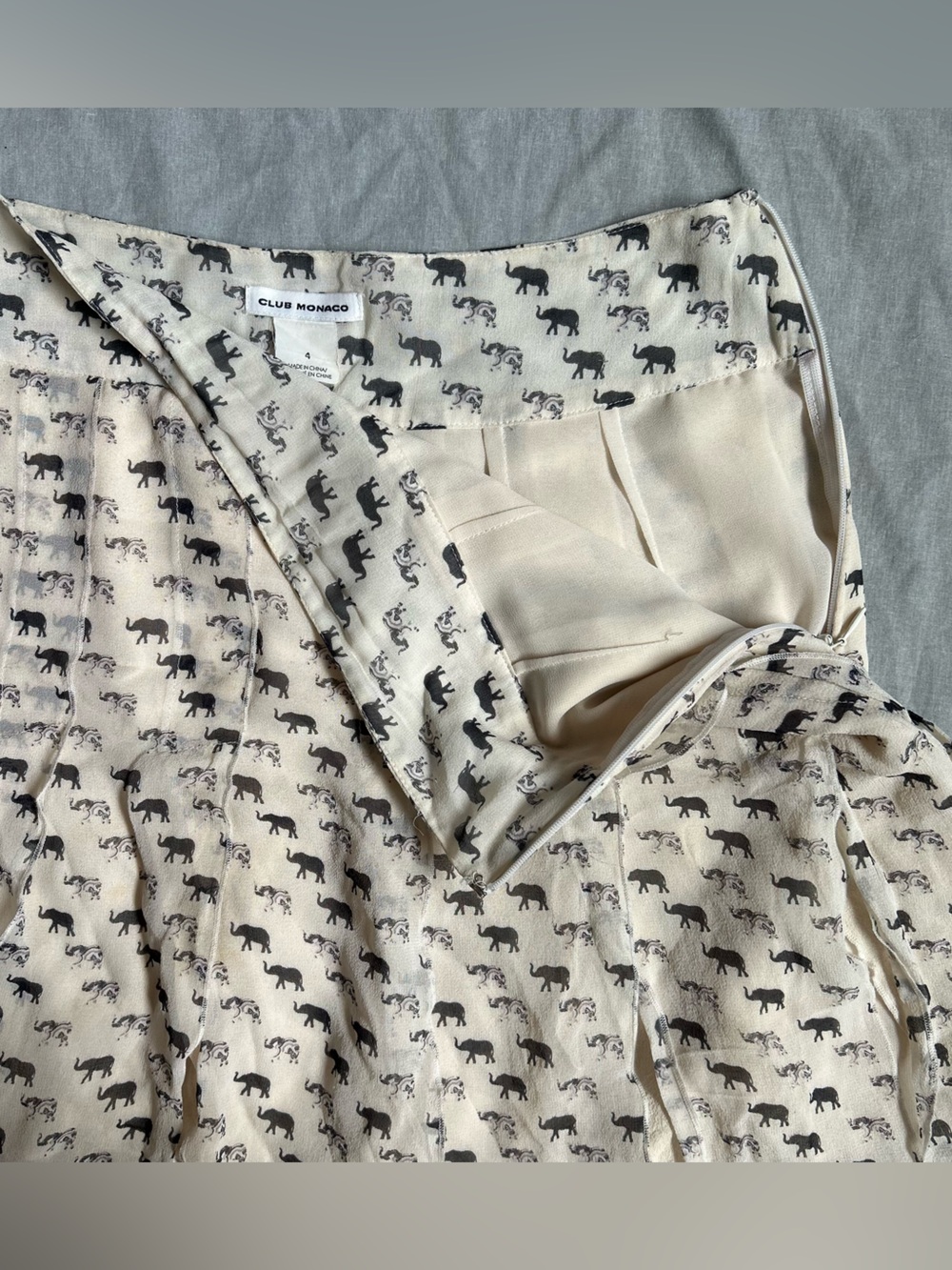 Club Monaco Silk Cream Elephant Mini Skirt - Picture 3 of 9